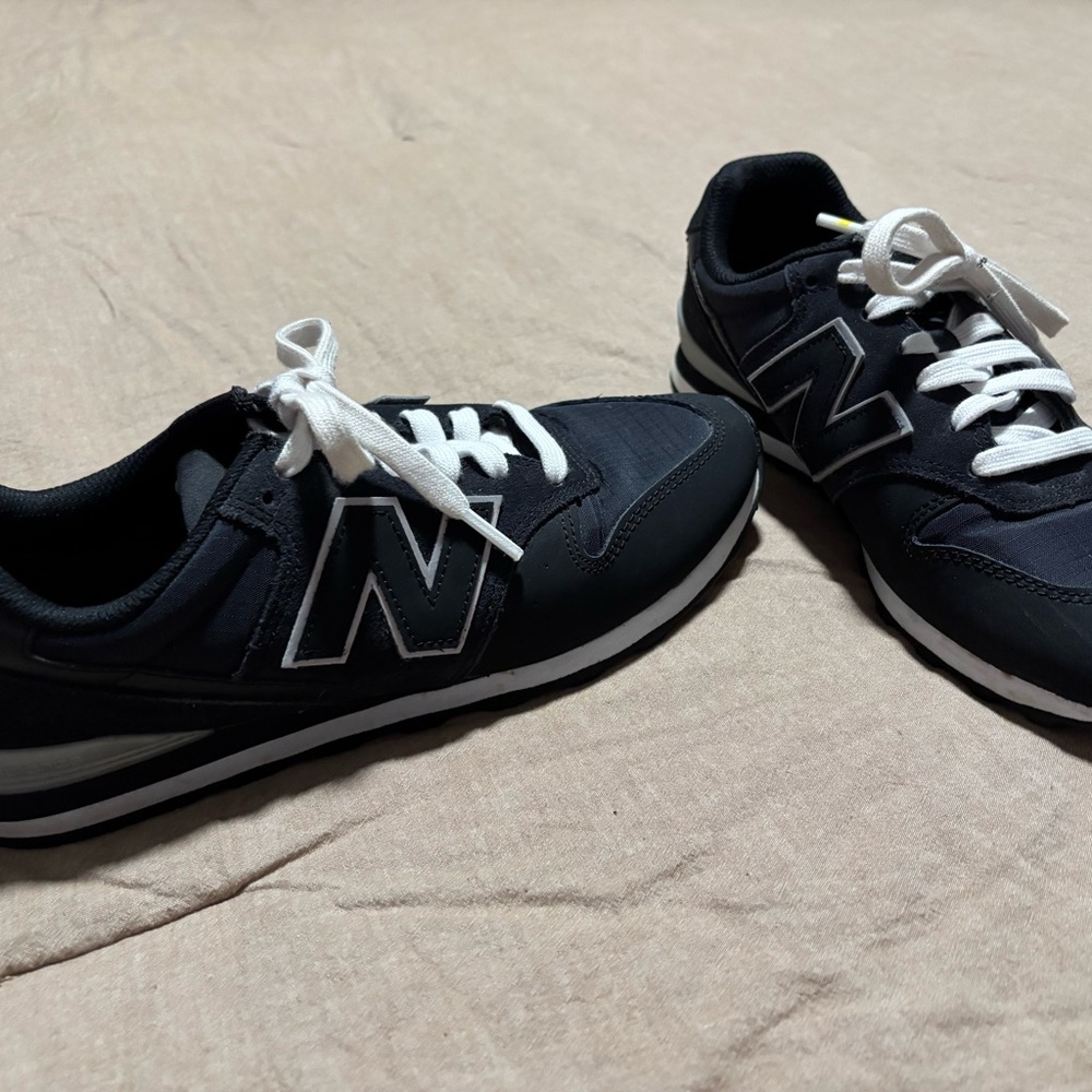 New Balance Navy Sneakers with White Laces